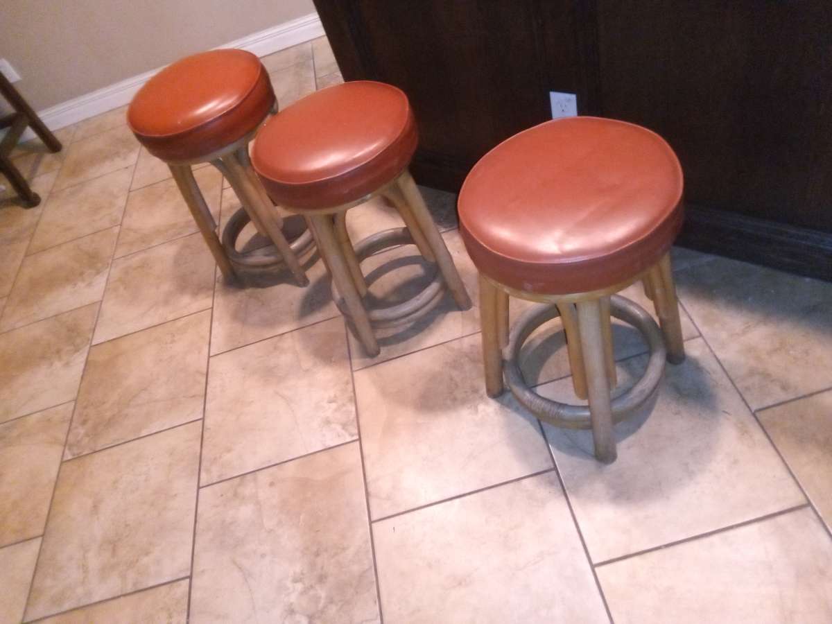 3 bar stools 100