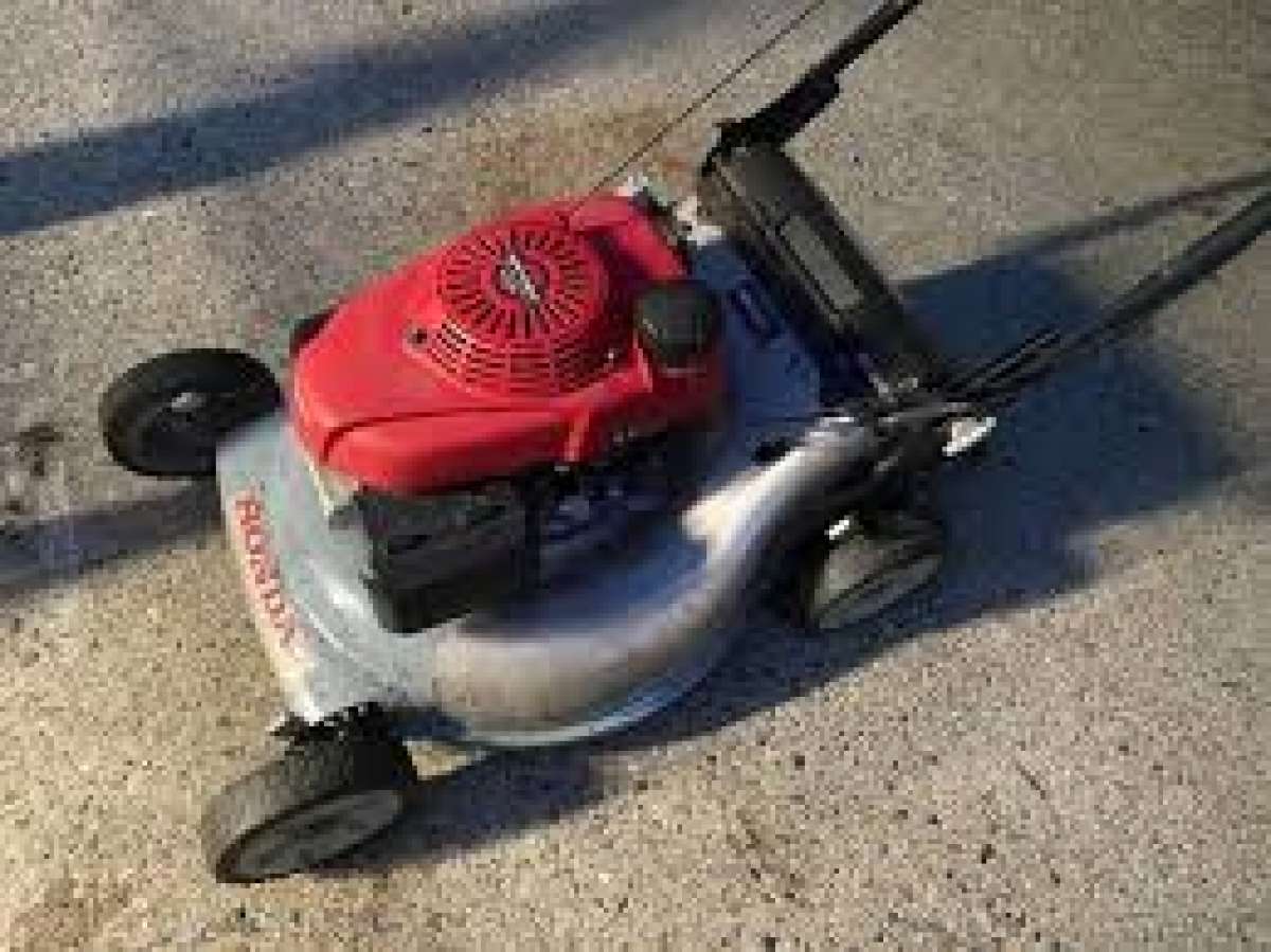 The Honda HRR216VKA selfpropelled lawn mower