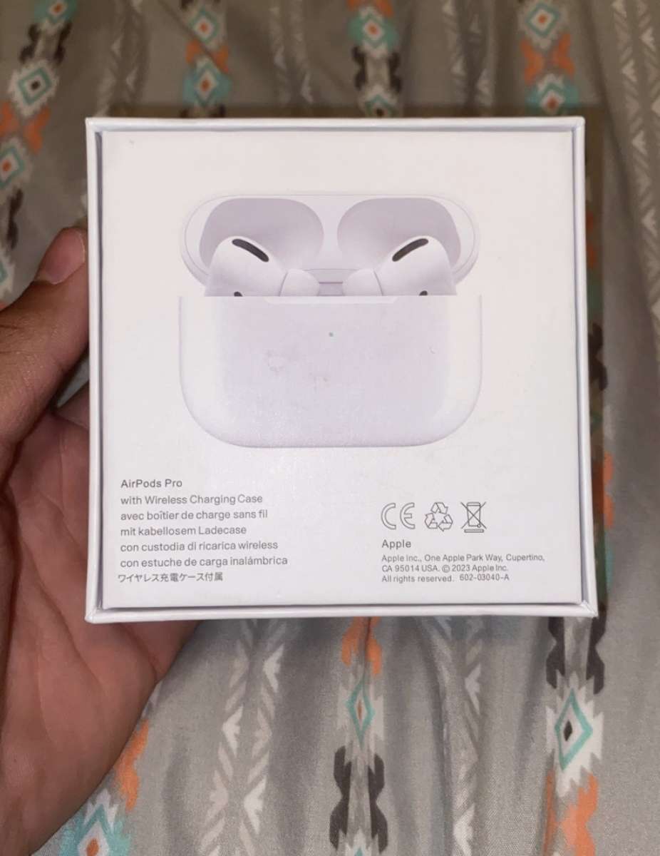 Apple AirPods Pro Charging Case Included And charger include
