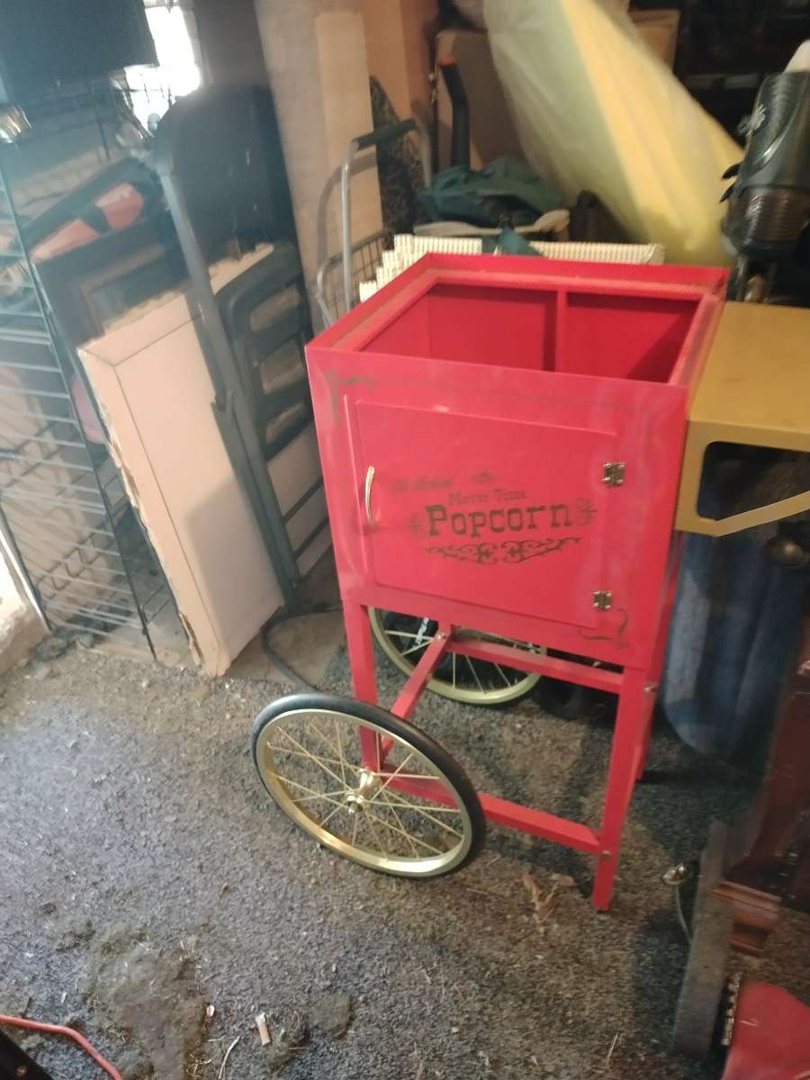 old fashioned popcorn stand