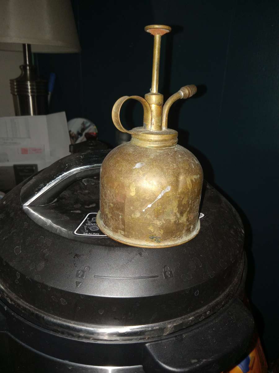 Vintage oil can