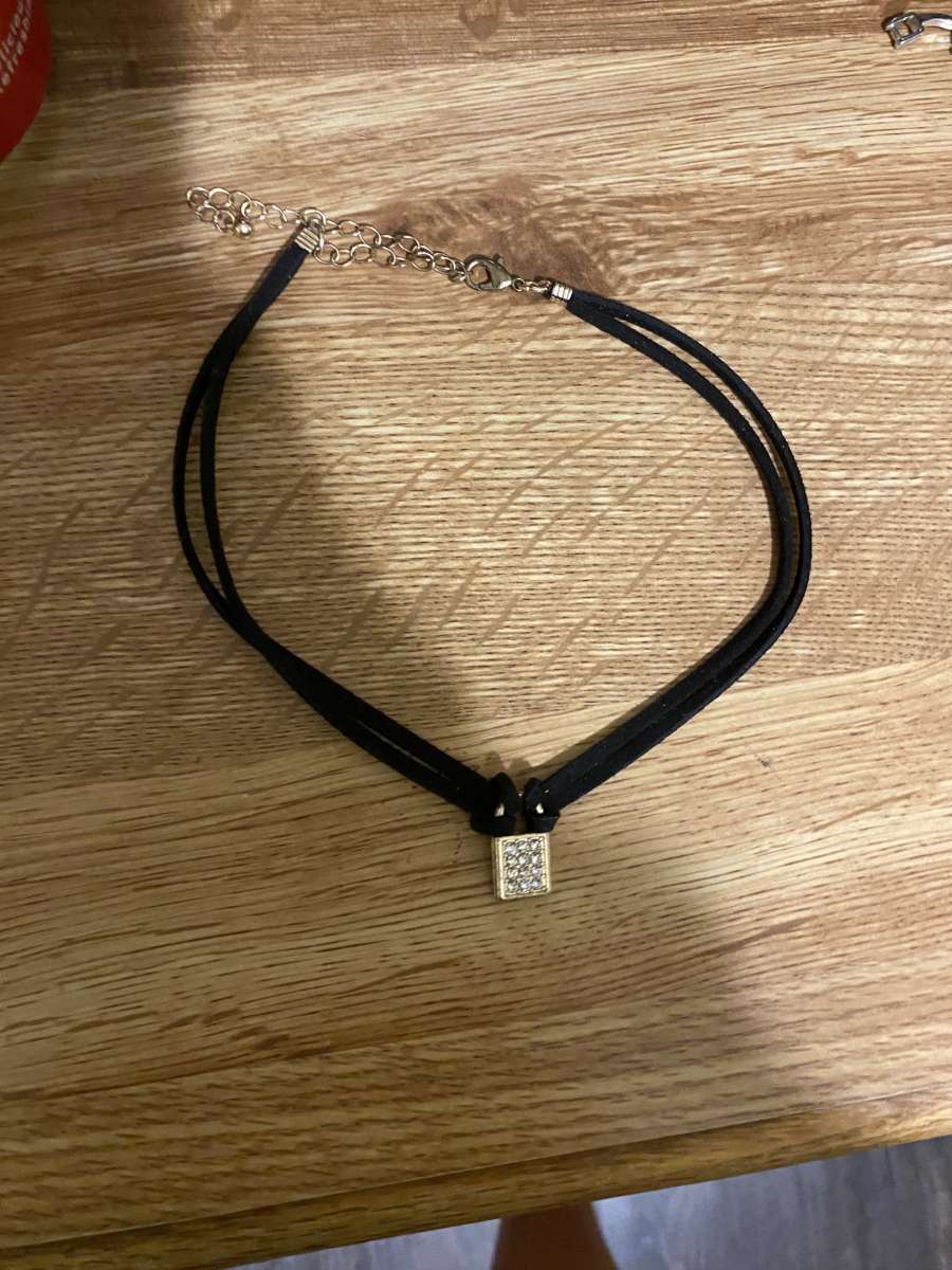 choker necklace