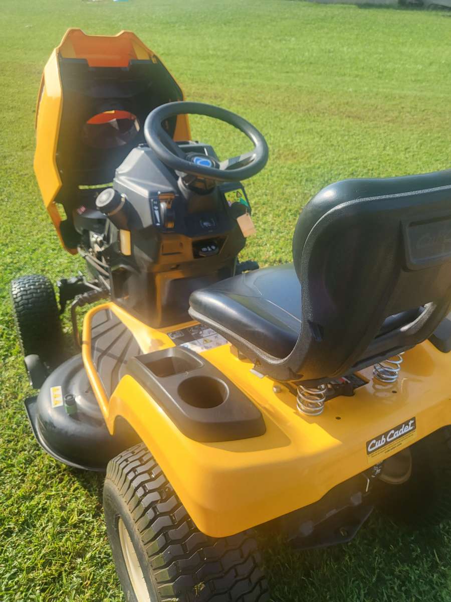 cub cadet riding mower
