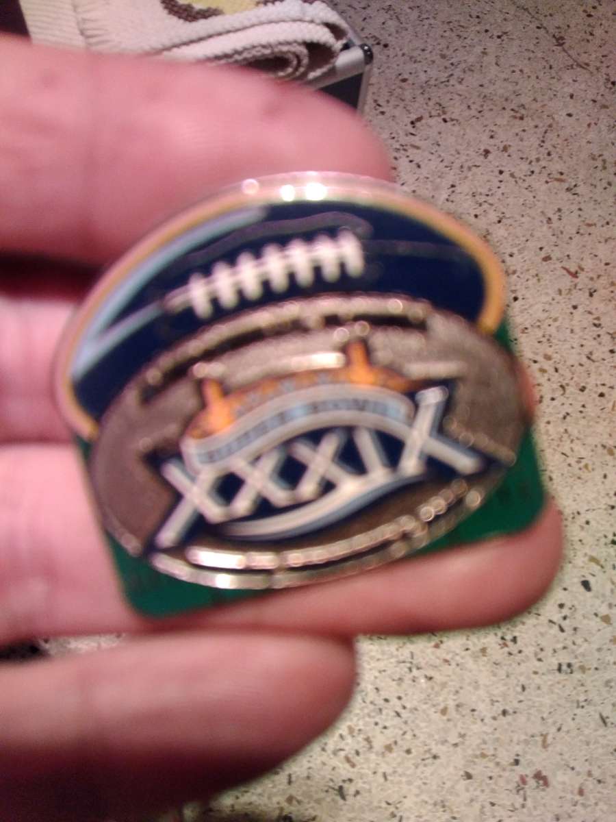 Superbowl XXXIX pin