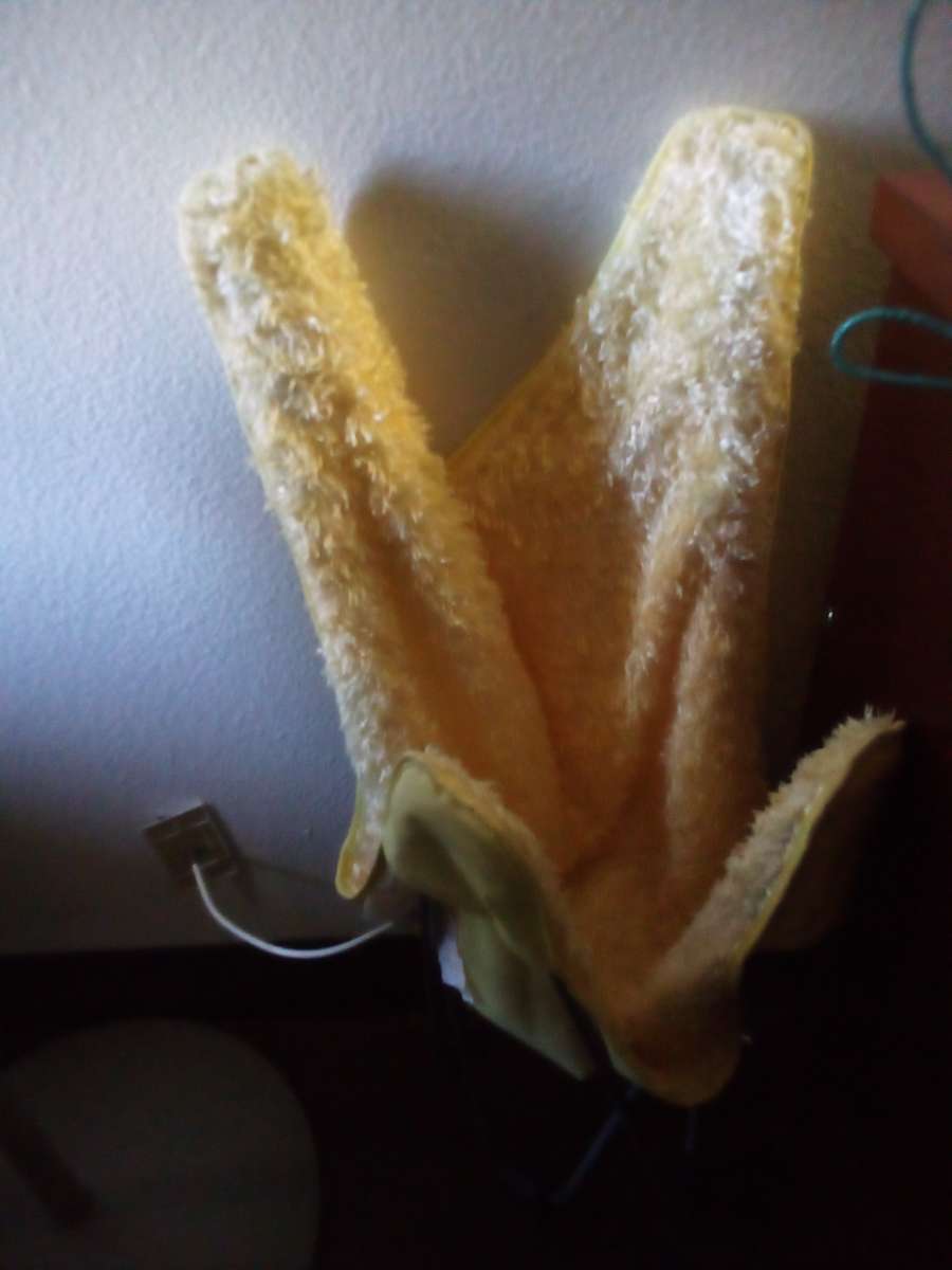 fold able yellow chair