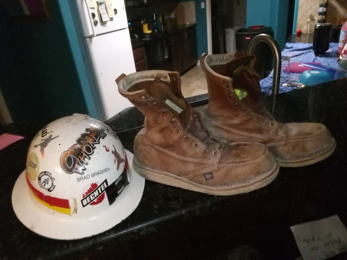 hard hat and steel toe boots size 10 EE craftsman 36ft laser