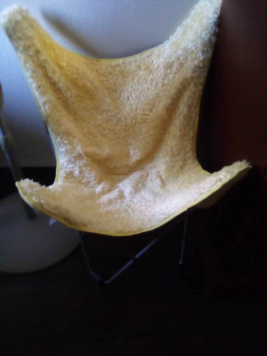 fold able yellow chair