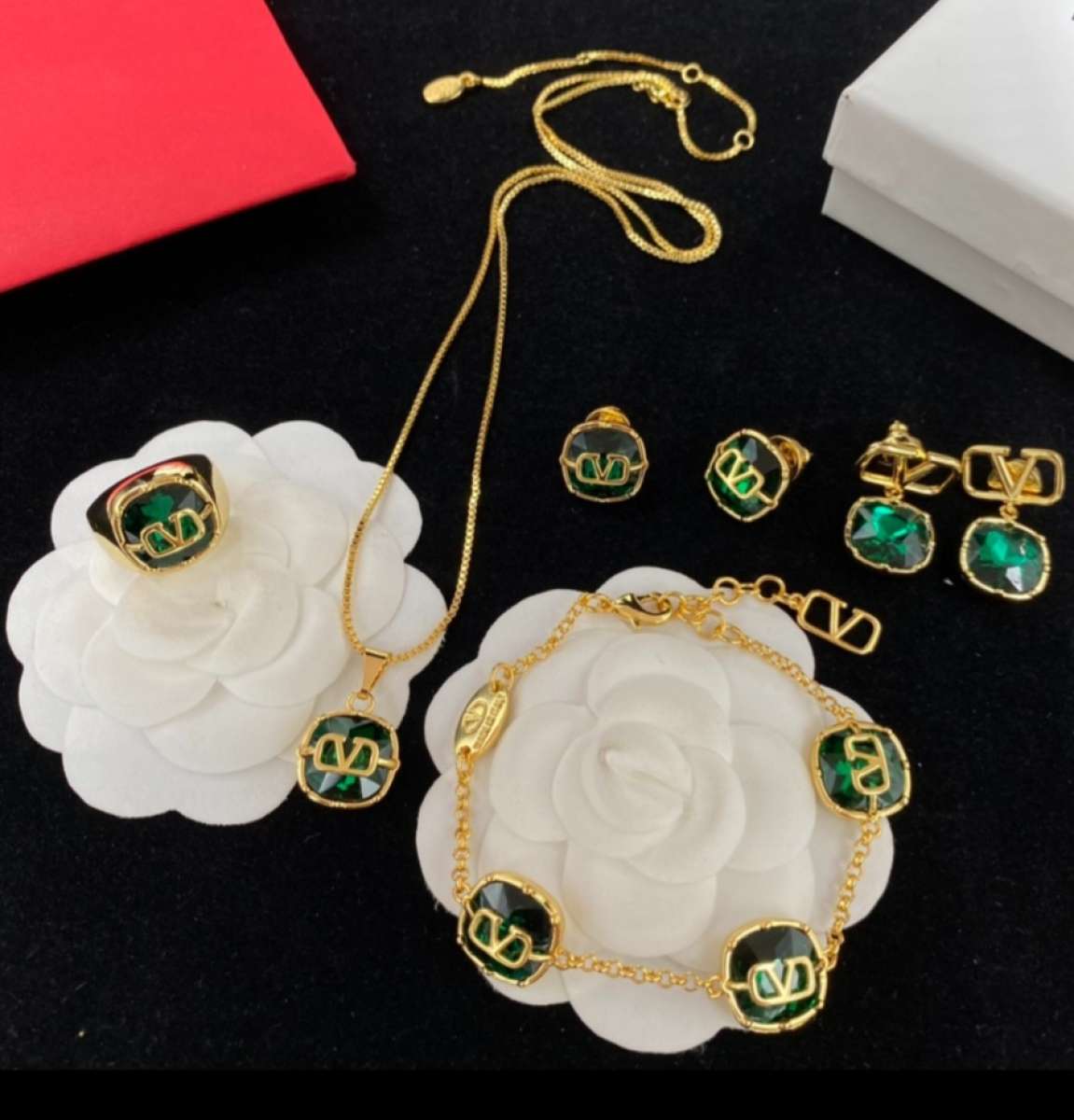 Valentino set fine jewelry