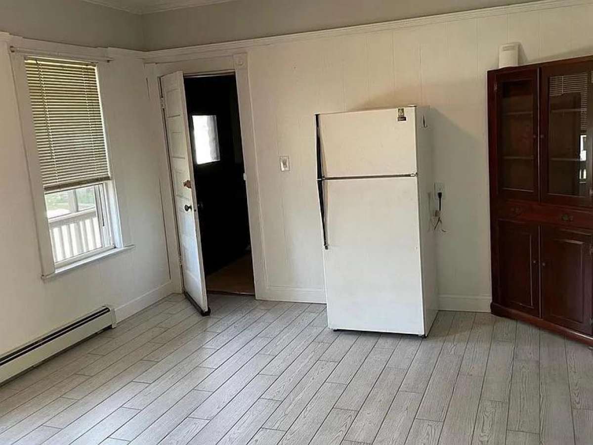 Highlands Neighborhood Lowell Massachusetts Apartment