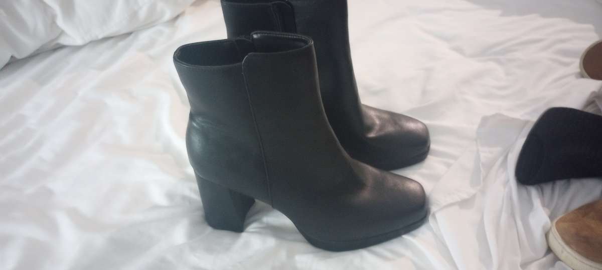 Womens boots brand new