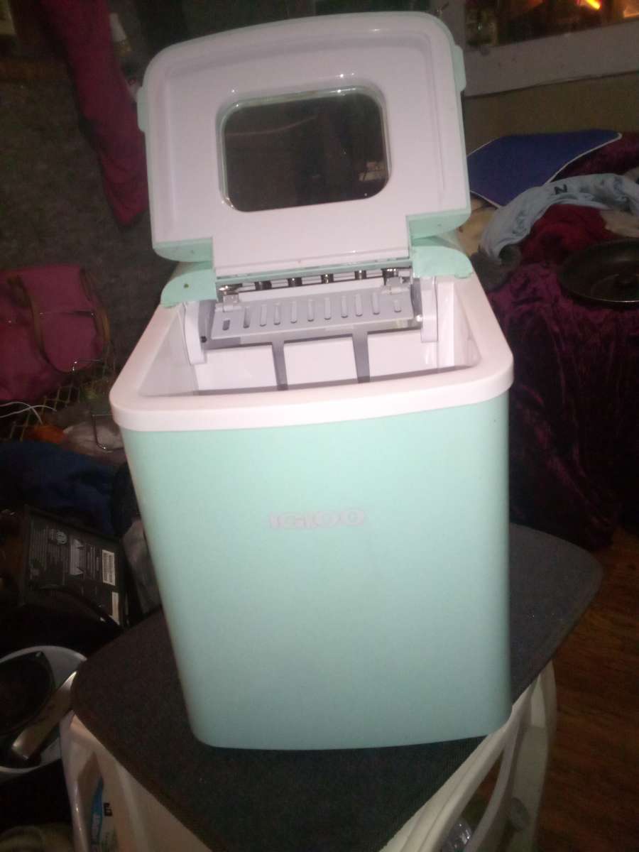 igloo ice maker