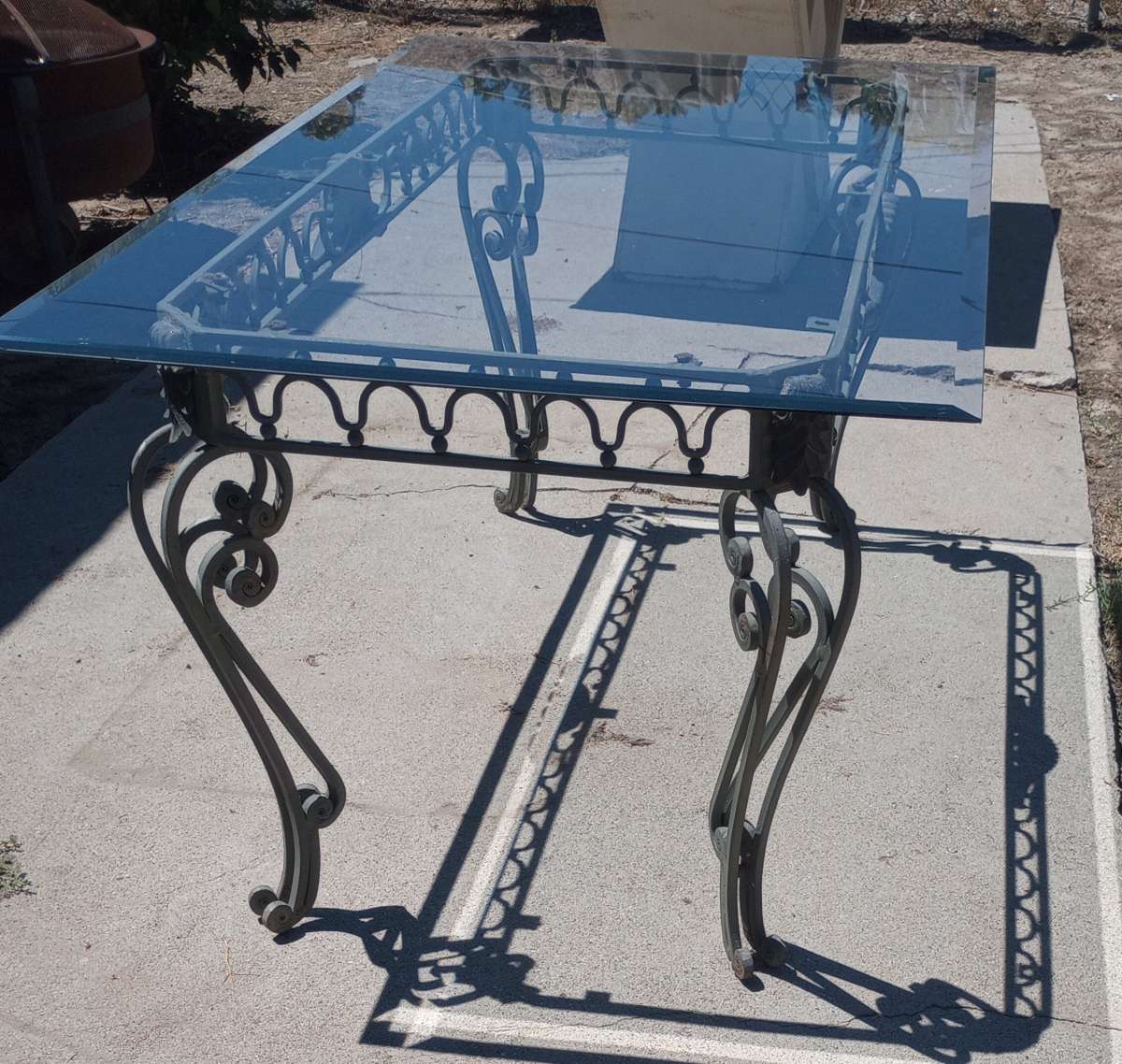 GLASS TABLE