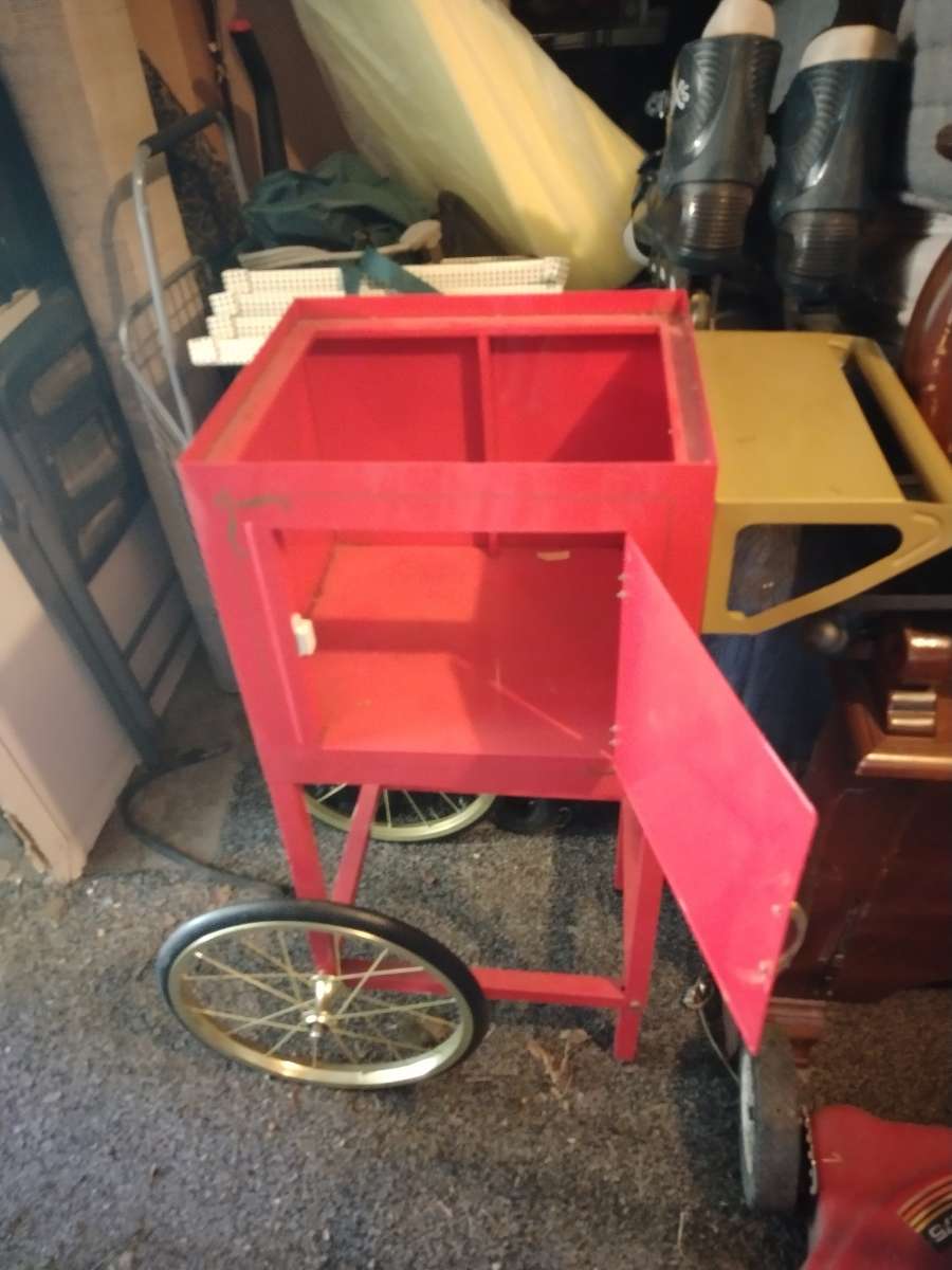 old fashioned popcorn stand