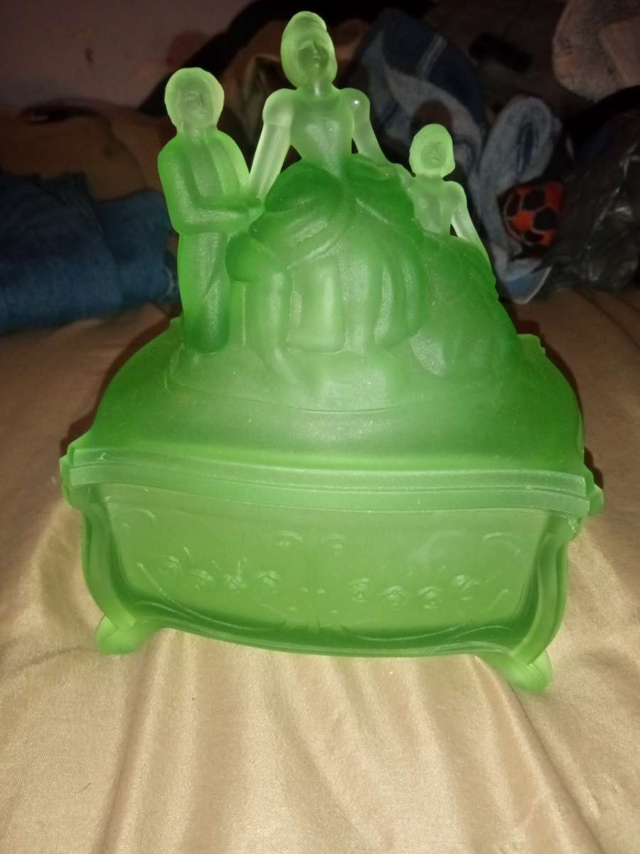 new Martinsville Martha Washington green glass powder jar