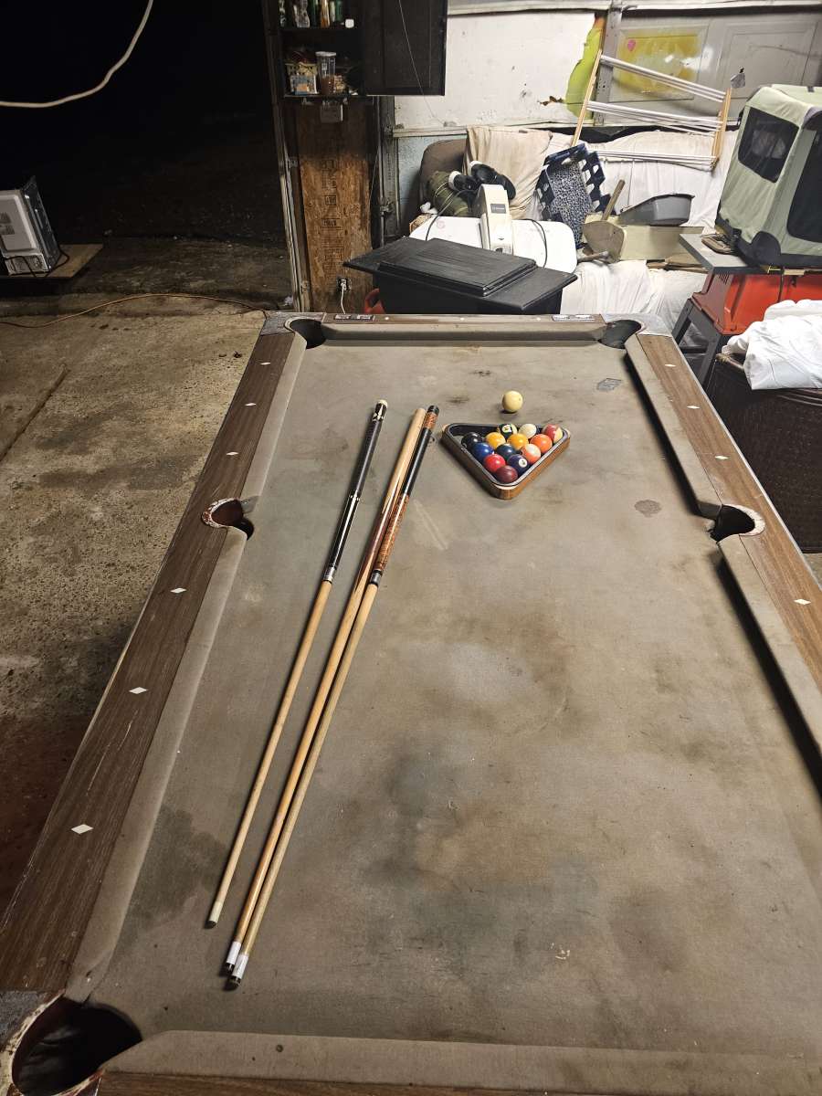 POOL TABLE