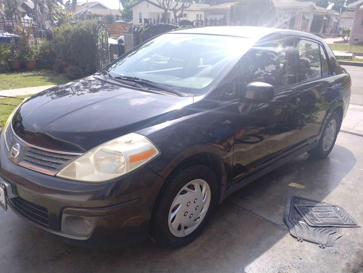 2009 Nissan versa