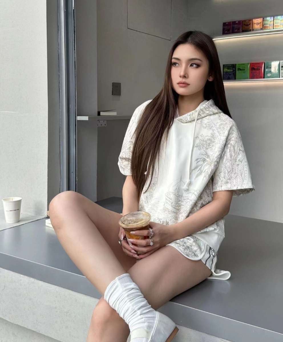 CDior blouse and short large