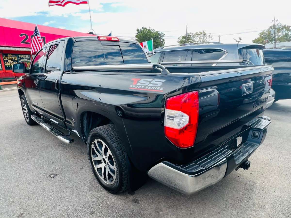 2017 Toyota Tundra 131k millas