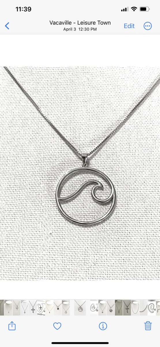 brand new silver pendant and necklace
