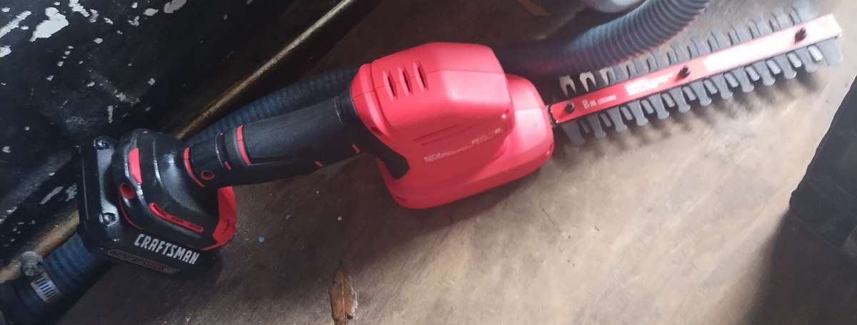 20 v max 8in hedge trimmer