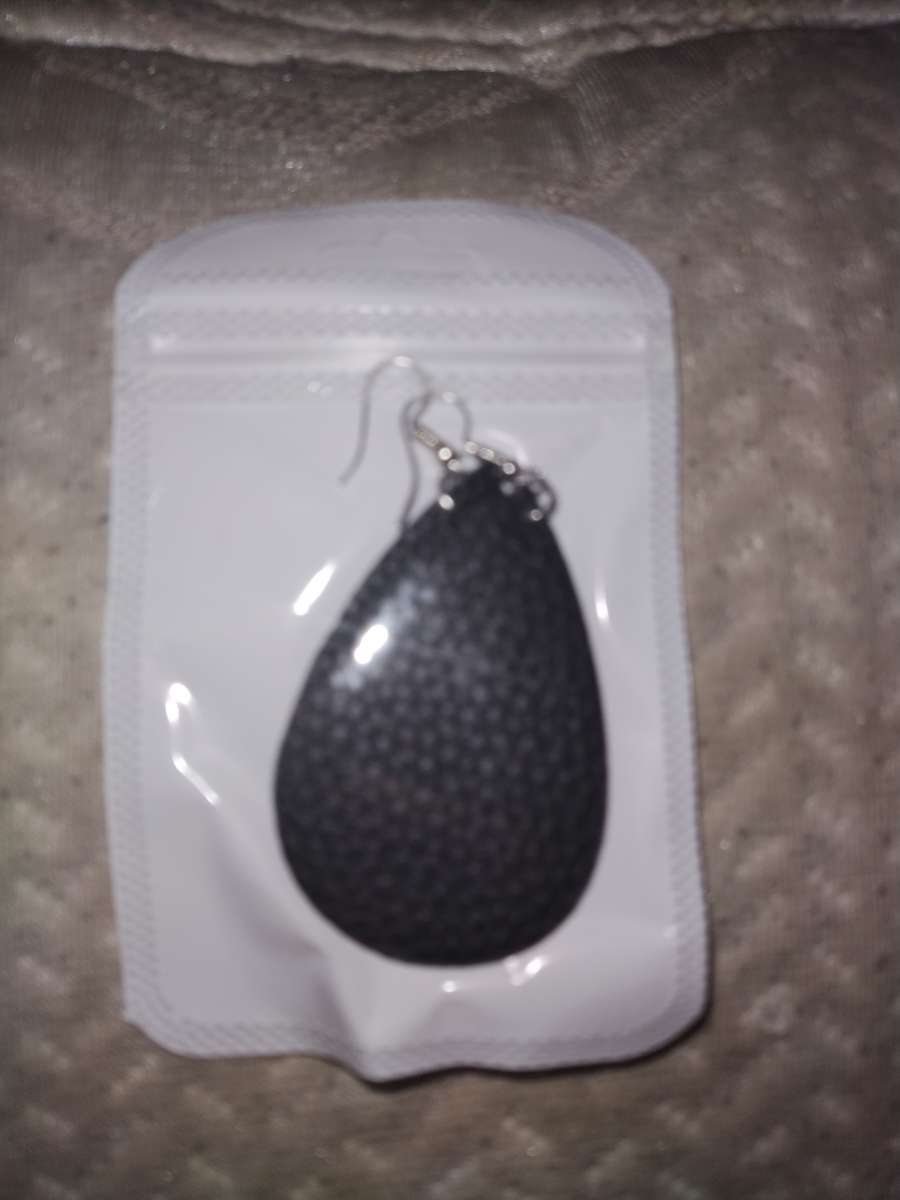 black teardrop earrings