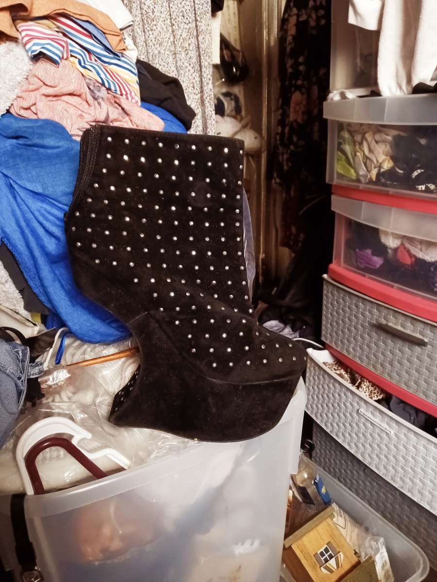 ladygaga black suade heels