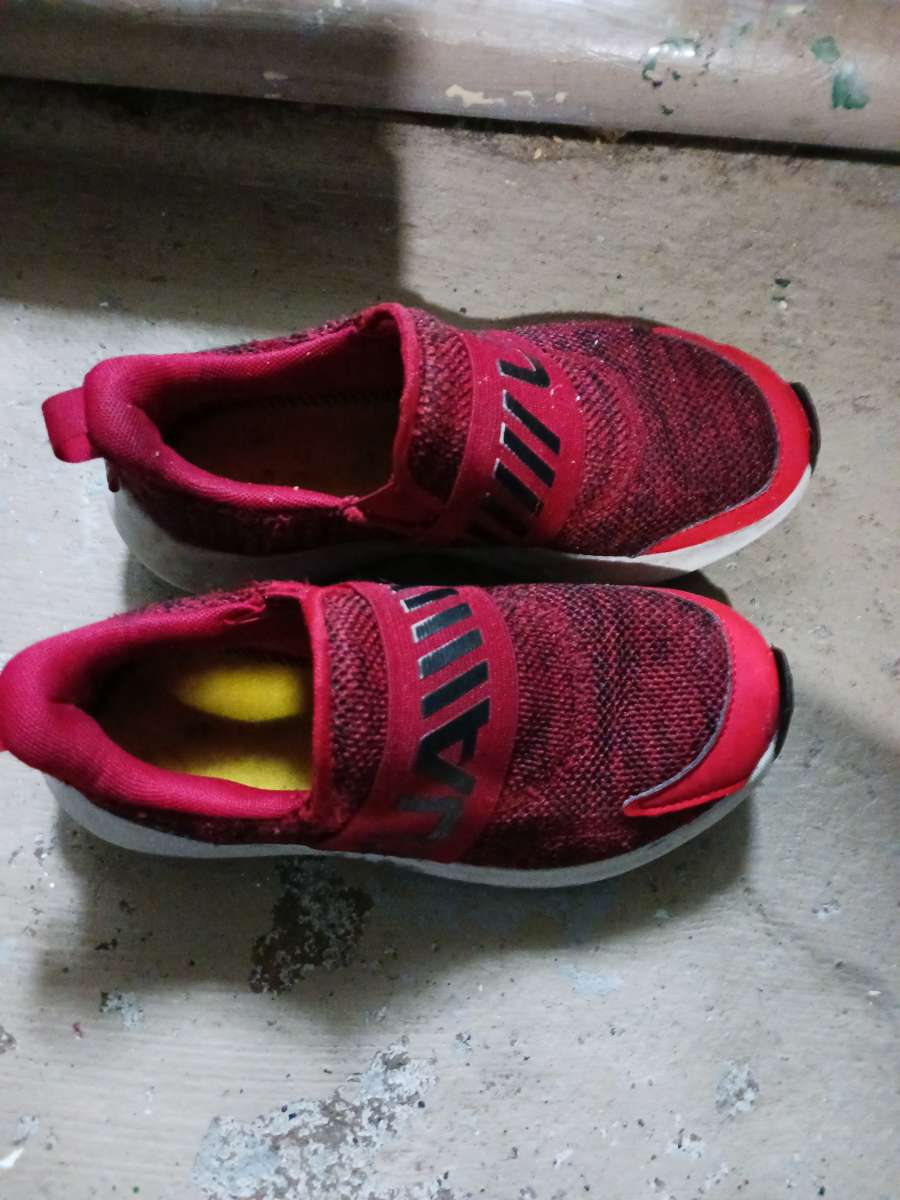 Under Armour Surge 3 Slip On boys  Running Shoes