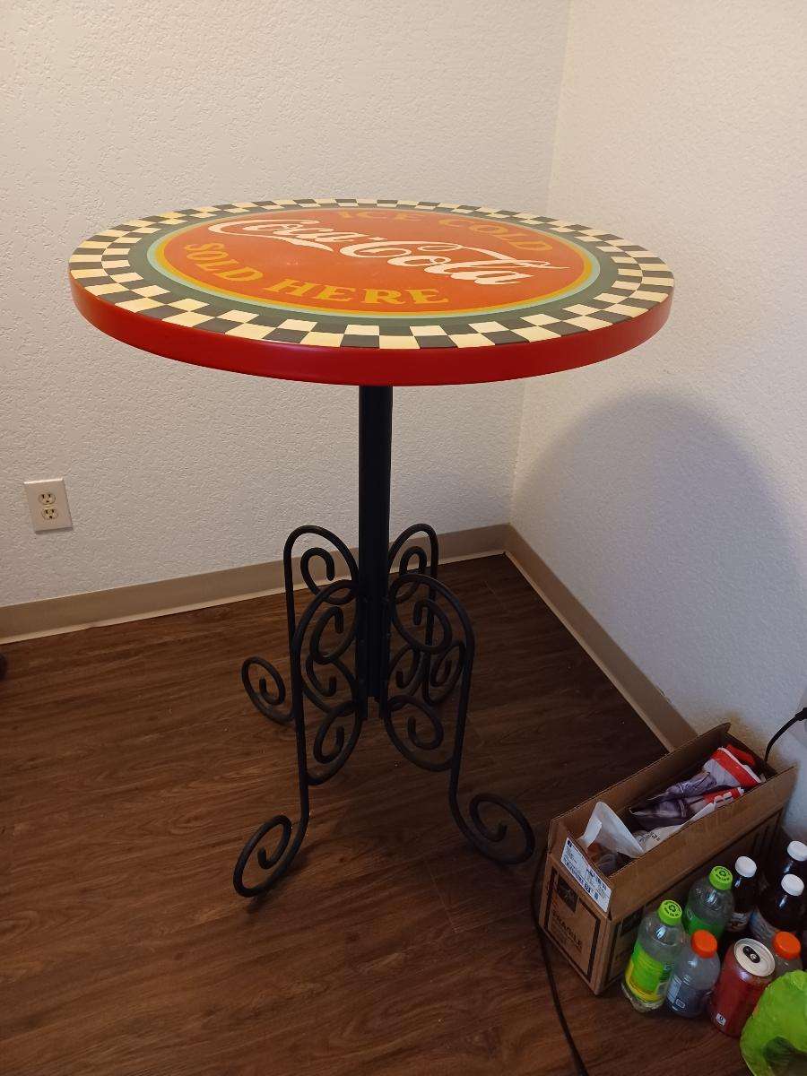 coke pub table set