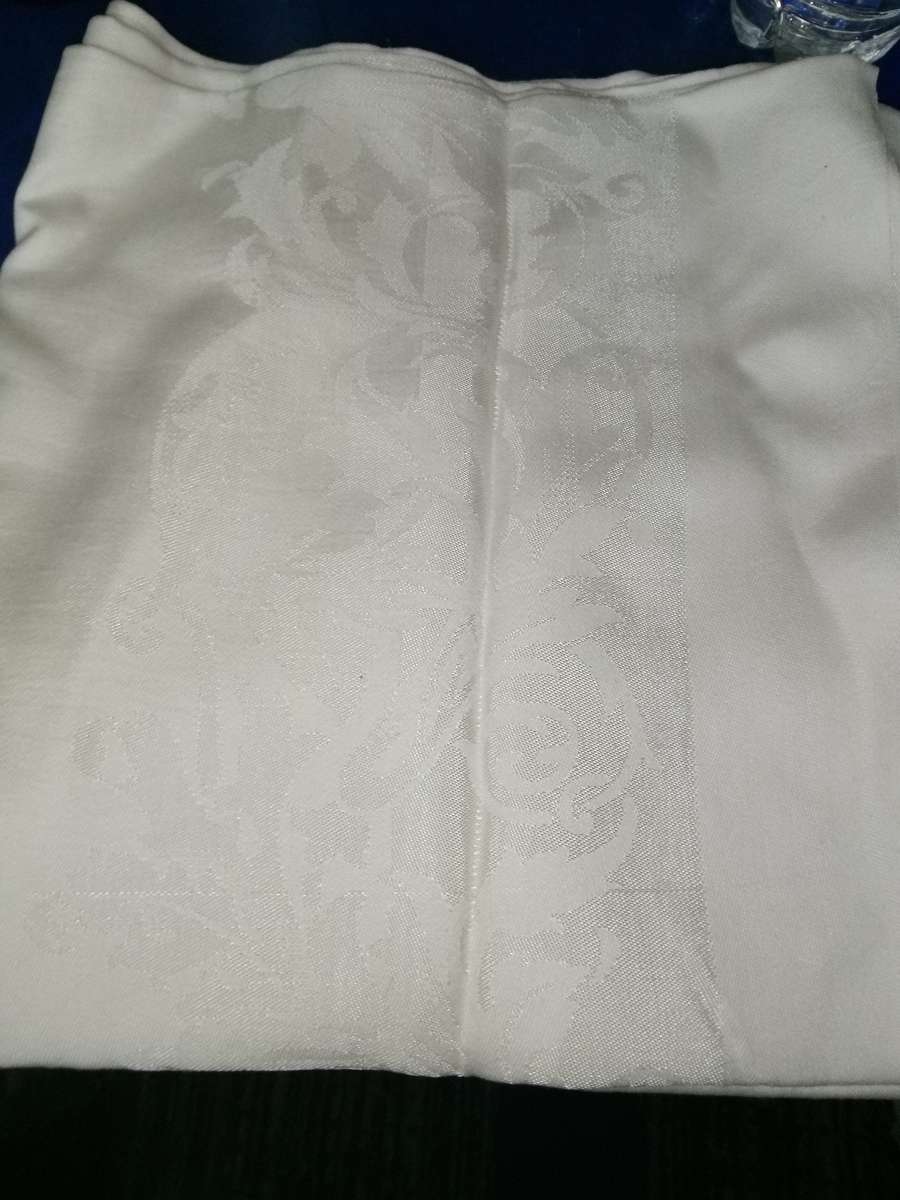 Vintage Linen Tablecloth and 8 napkins