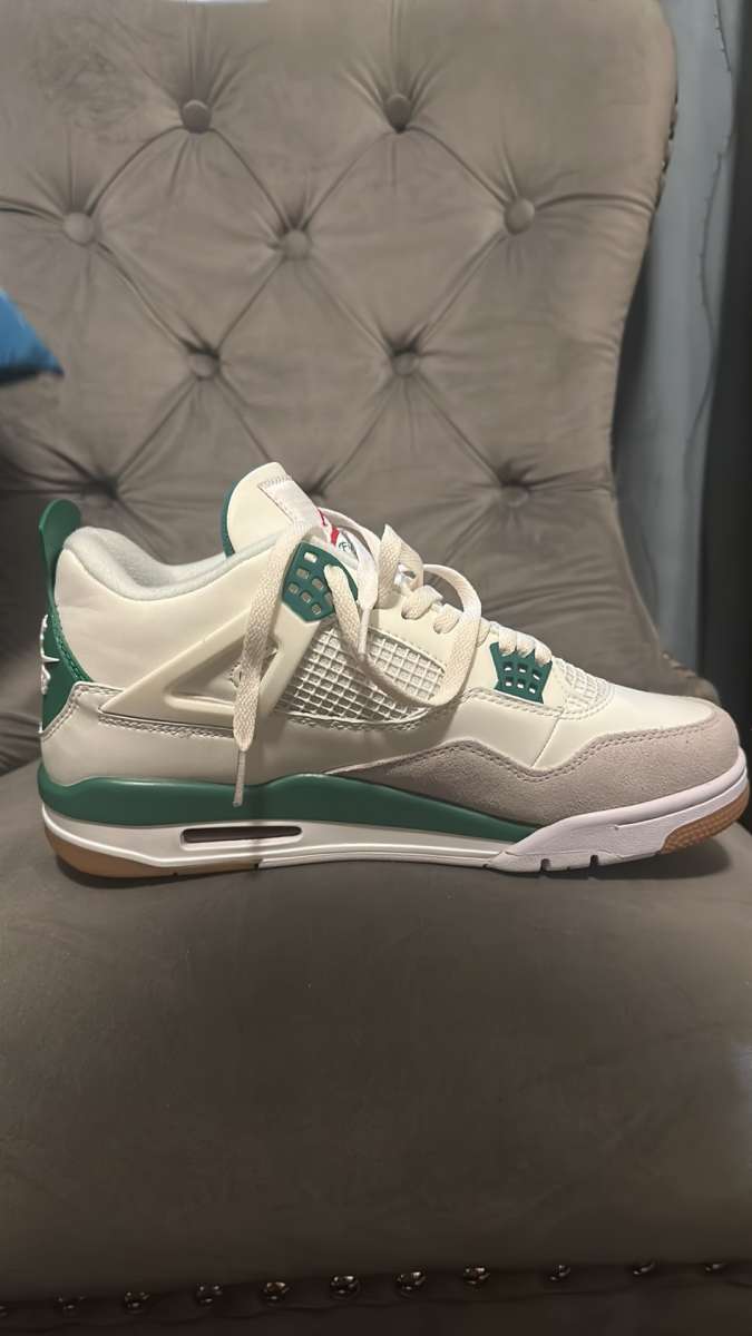 air Jordan 4s pine green