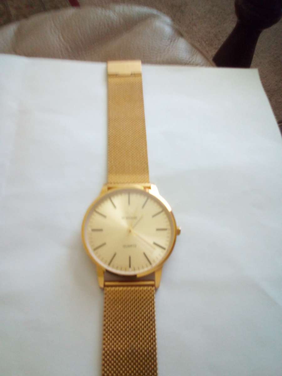 beautiful gold watch water proof 24 ca