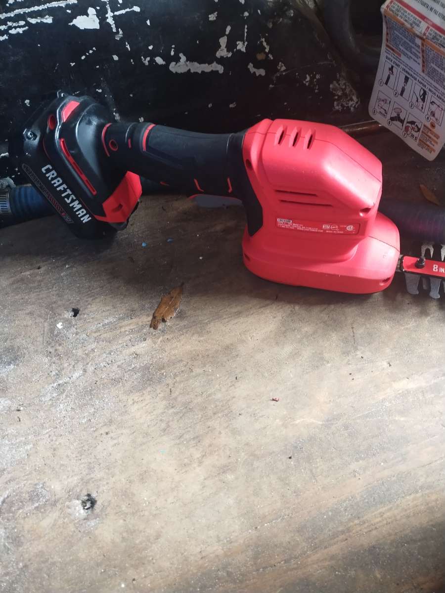 20 v max 8in hedge trimmer