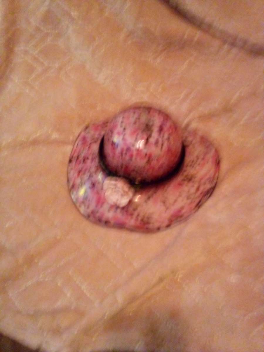 A woman flower pink bowl hat it real nice