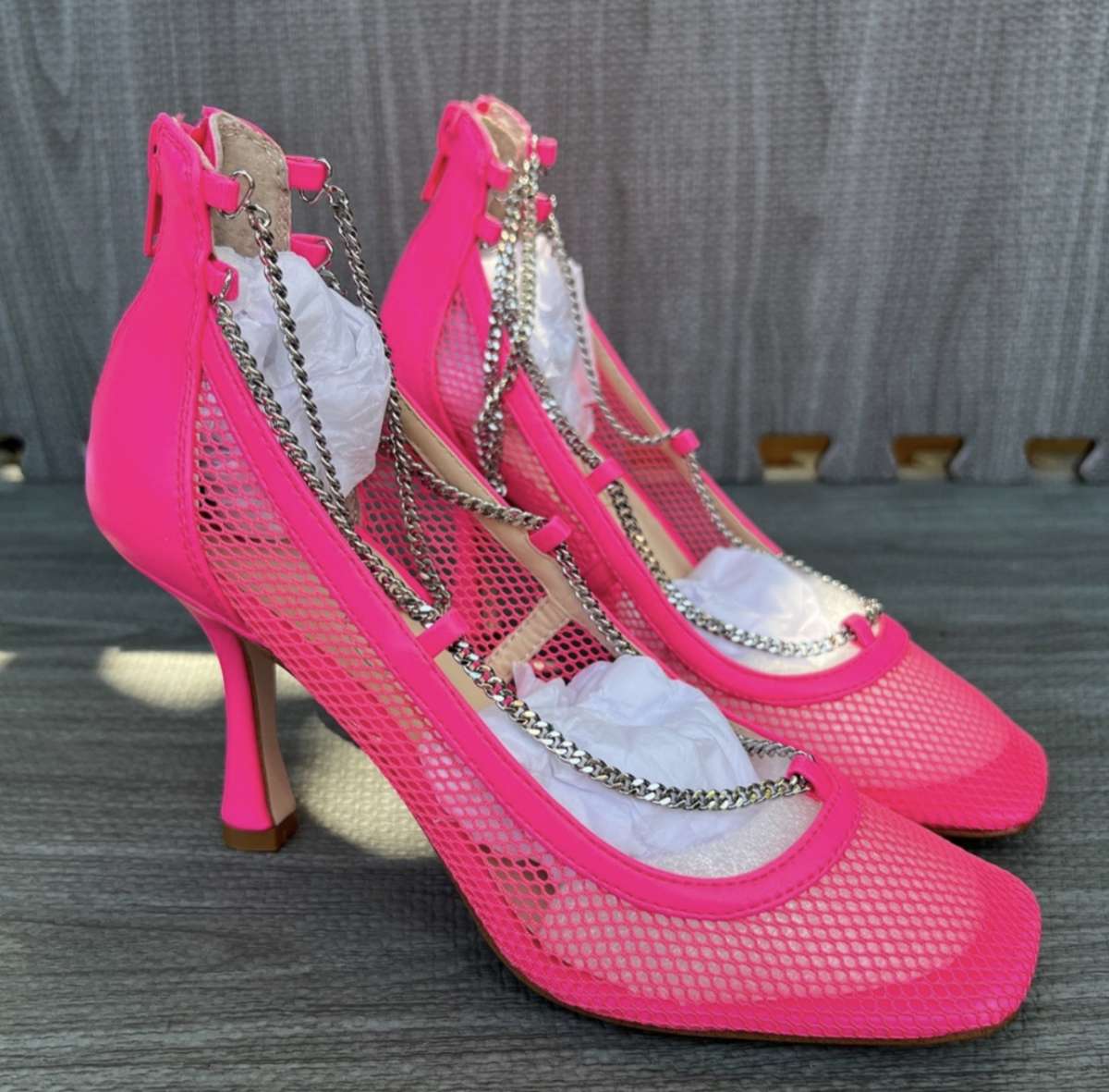 HEELS SIZE 5 and a half