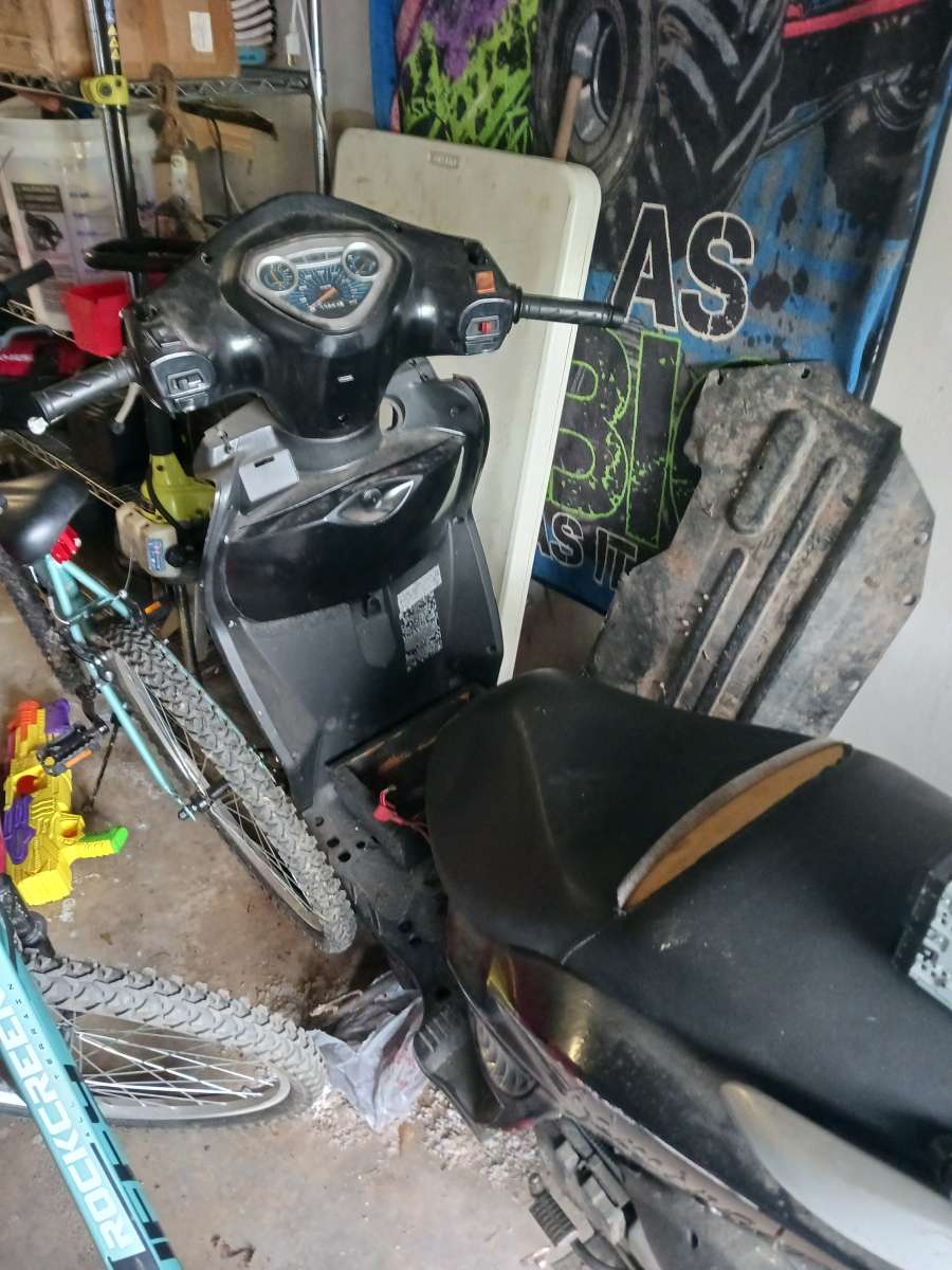 Im selling my moped runs fine