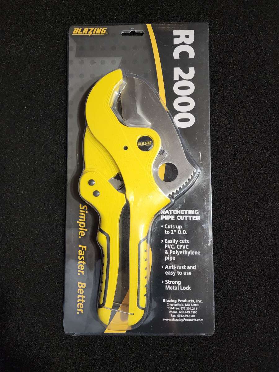 Ratcheting pipe cutter