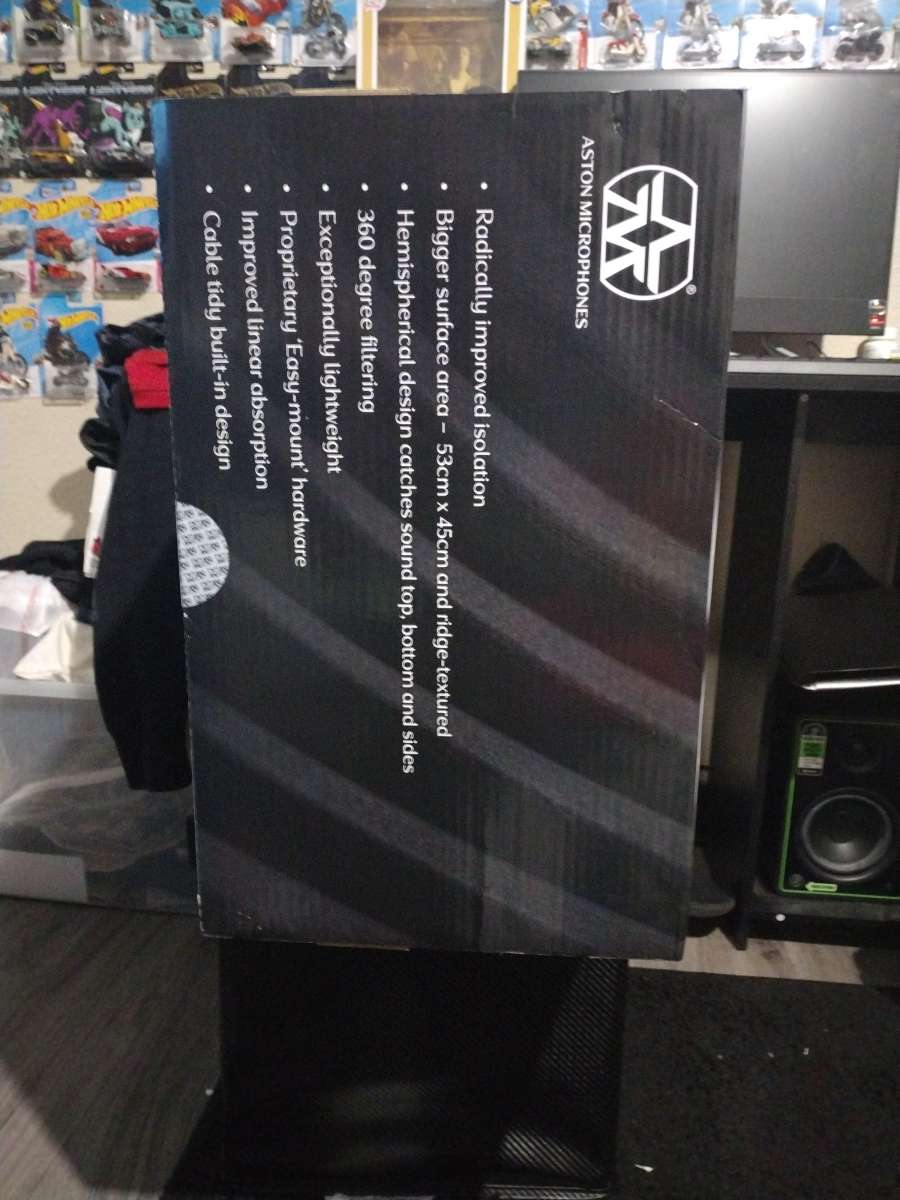 Ashton microphone Halo shadow