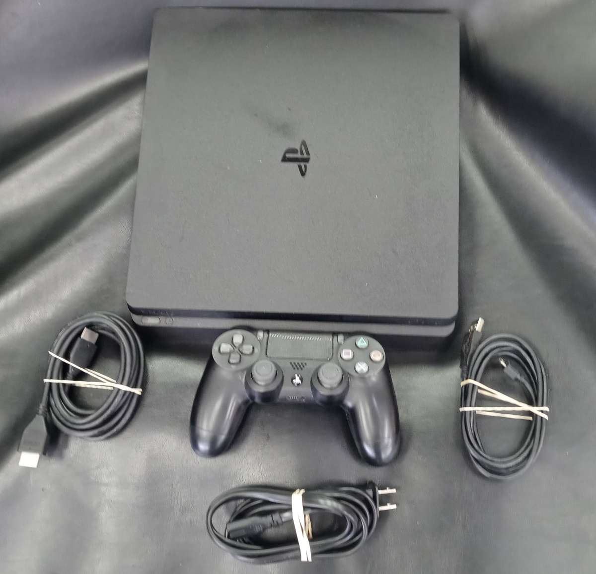 Playstation 4 slim 500GB console