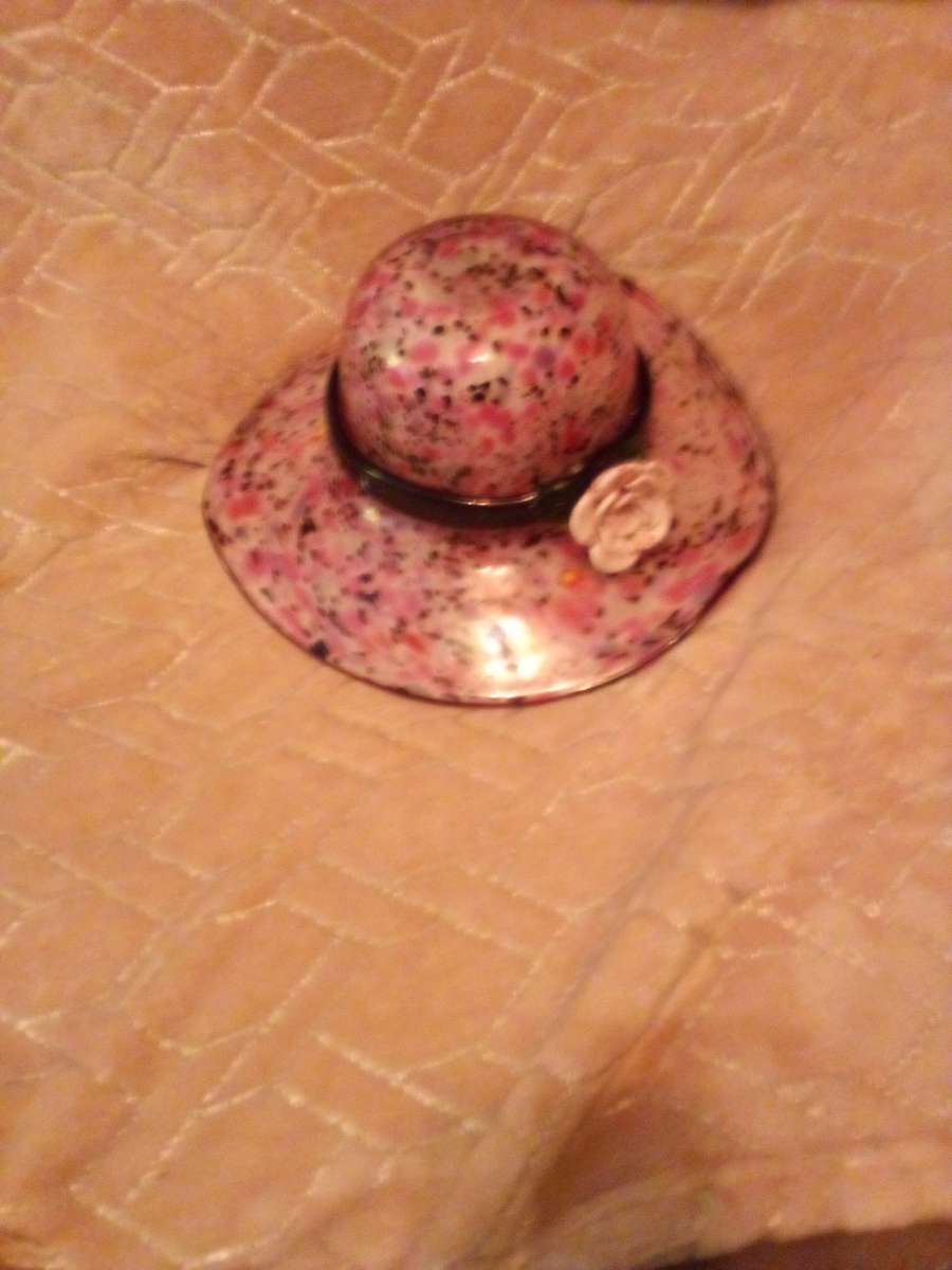 A woman flower pink bowl hat it real nice