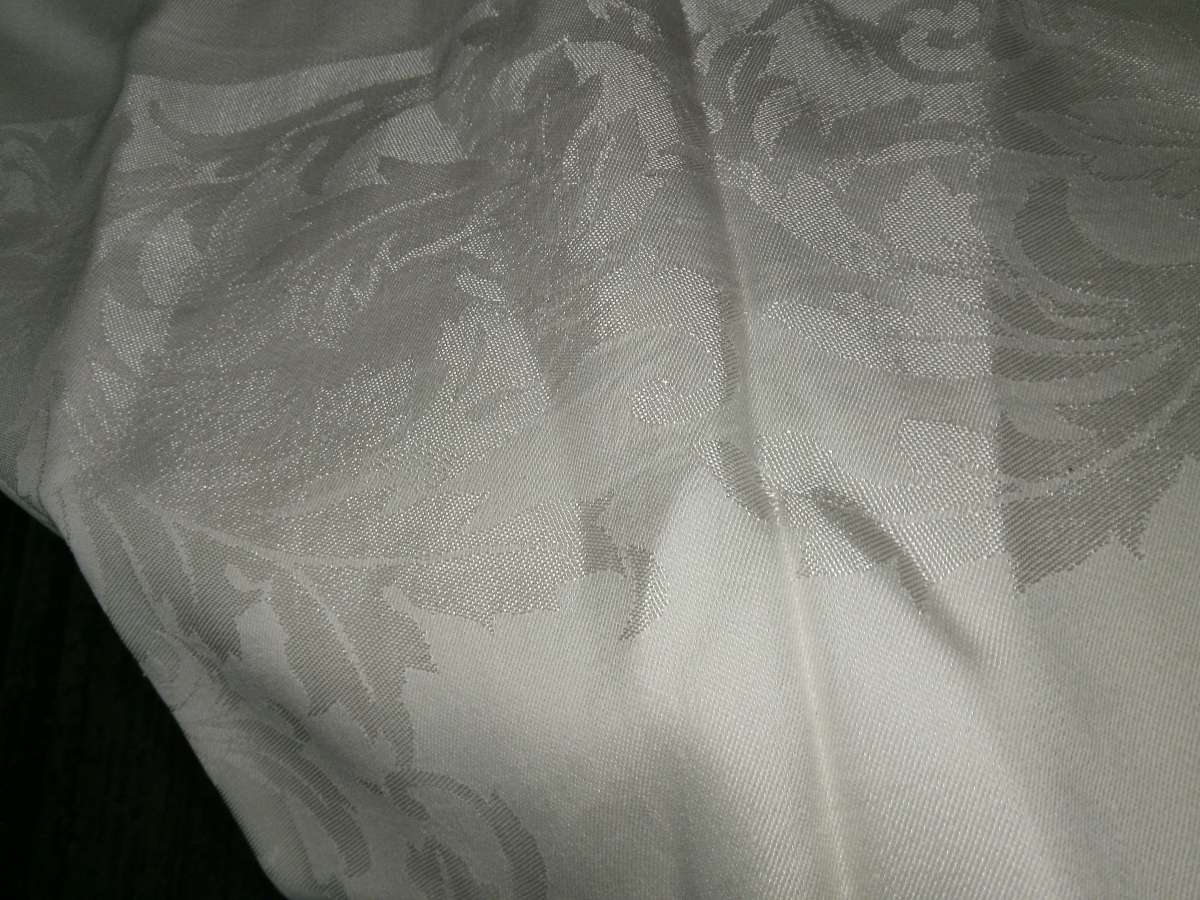 Vintage Linen Tablecloth and 8 napkins