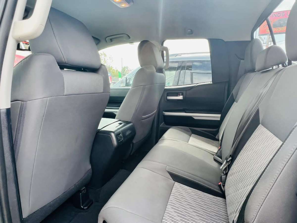 2017 Toyota Tundra 131k millas