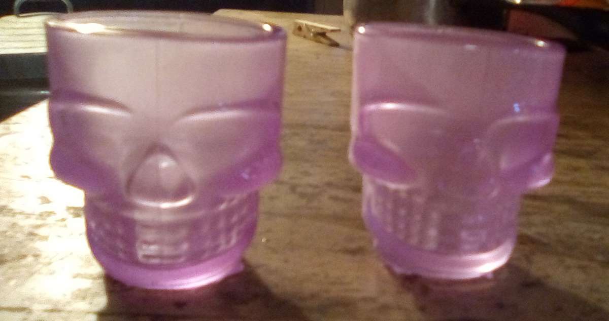 3D skull shot glasses glow in the dark UV