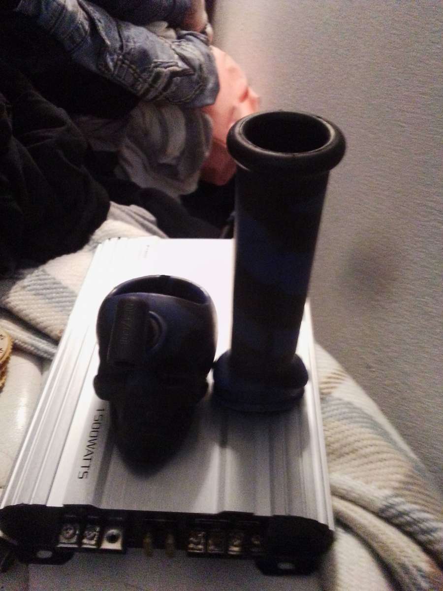 dark blue skull bong