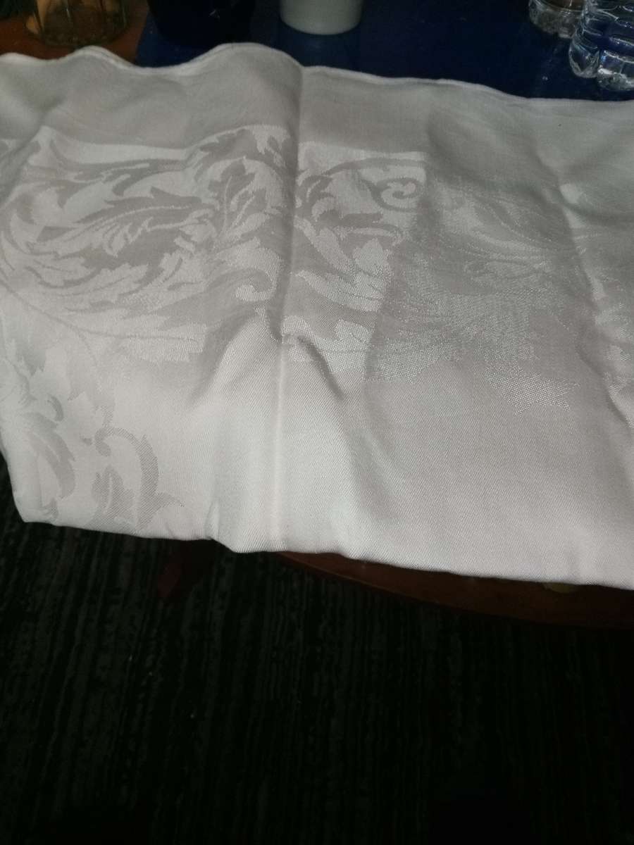 Vintage Linen Tablecloth and 8 napkins