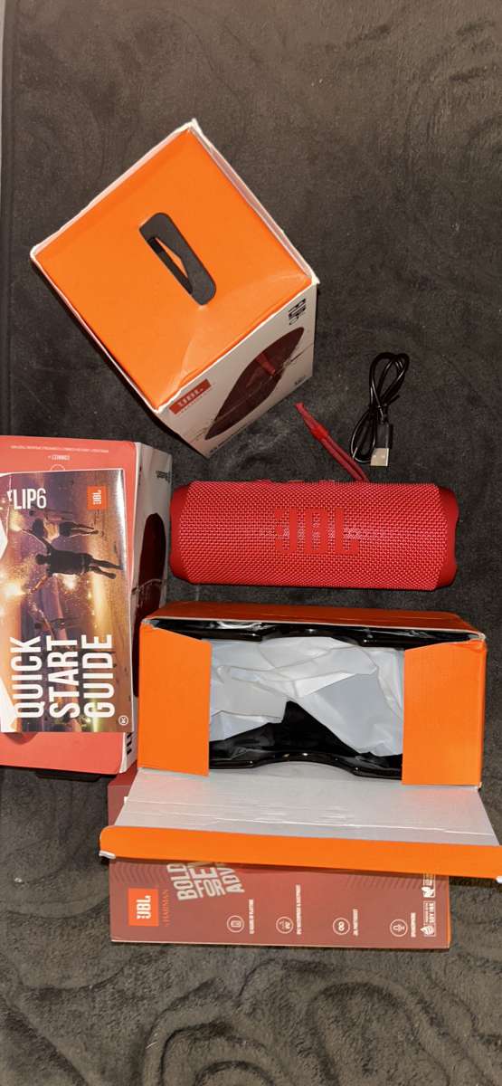 brand new JBL flip 6 speaker