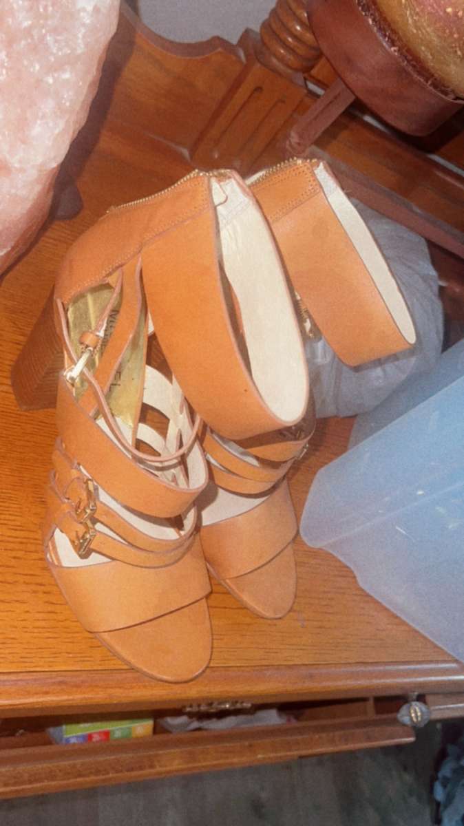 Stunning MK Highheels