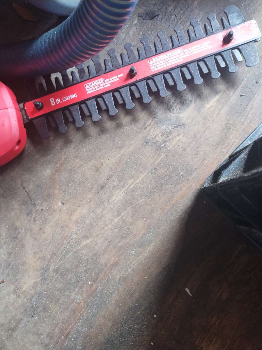 20 v max 8in hedge trimmer