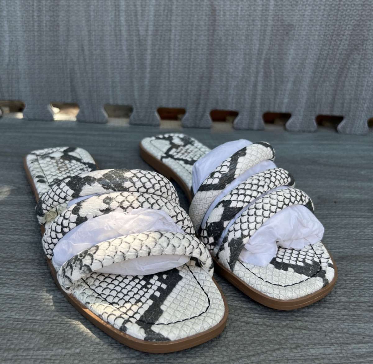 sandals size 7 and a half