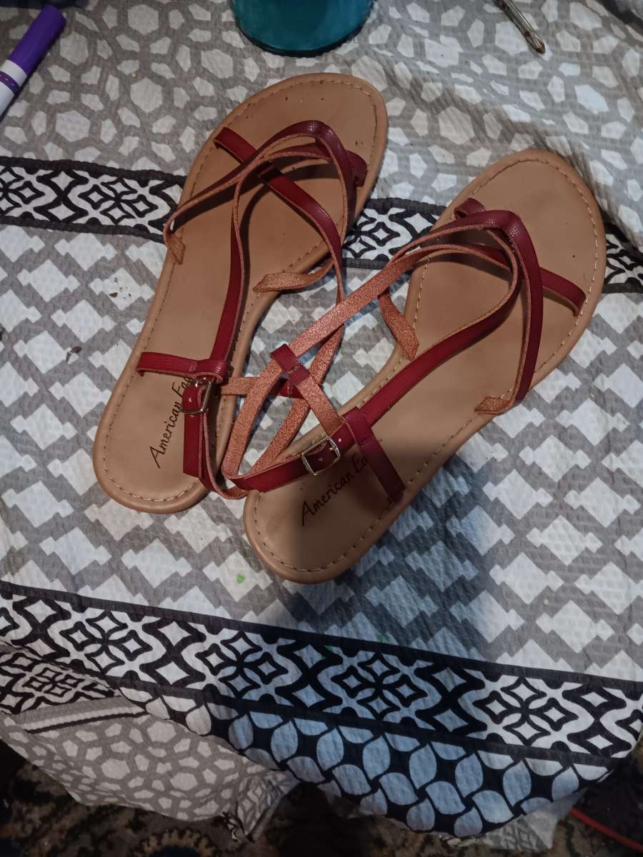 womans sandels size 11