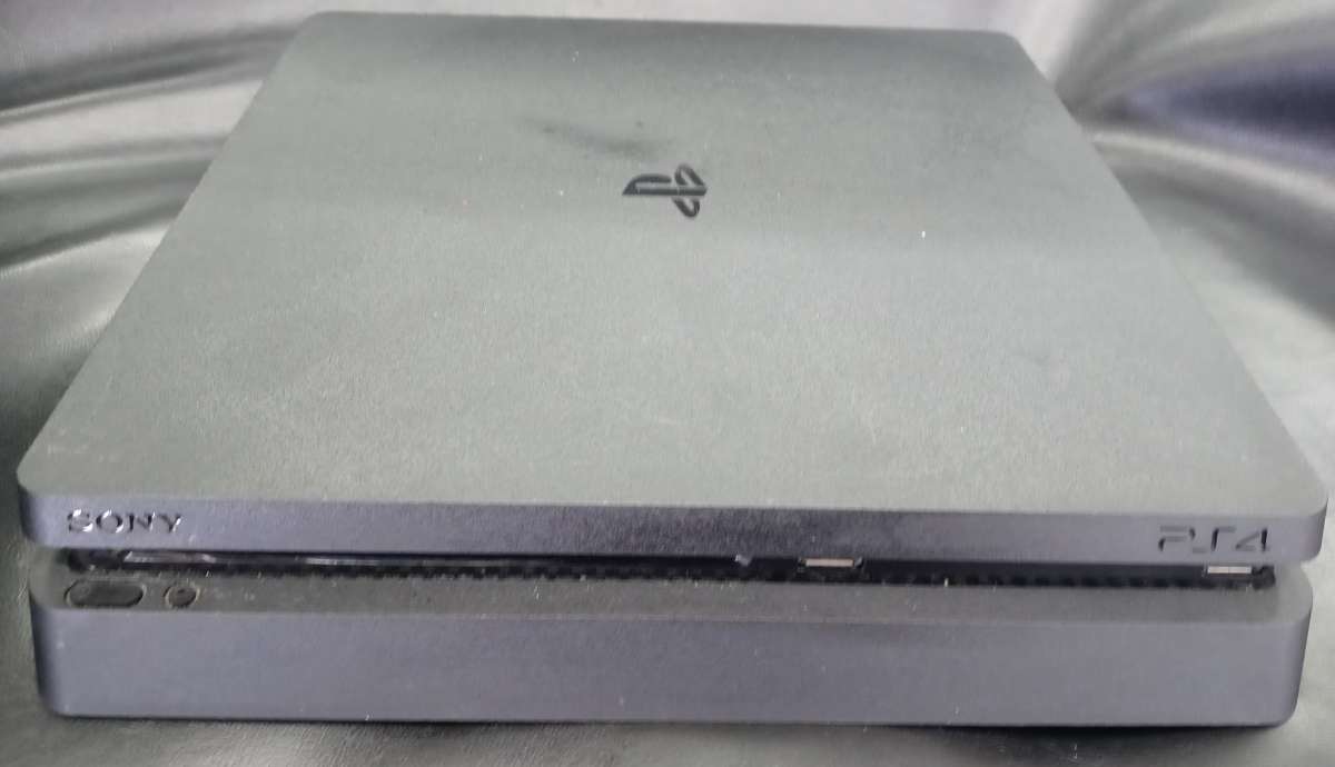 Playstation 4 slim 500GB console